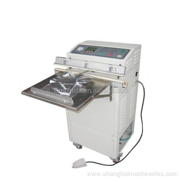Automatic vacuum packaging machine for meat